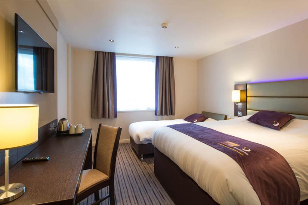 Premier Inn London City - Aldgate Exterior photo