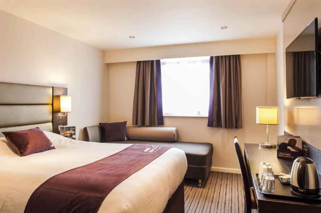 Premier Inn London City - Aldgate Exterior photo