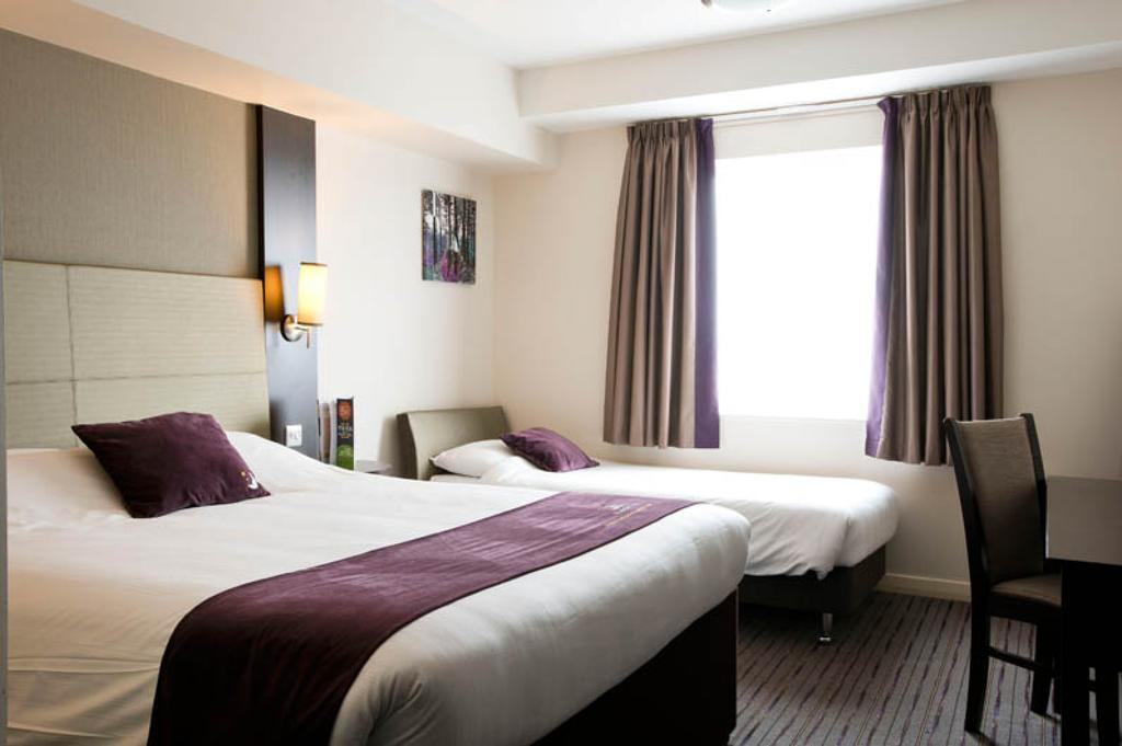Premier Inn London City - Aldgate Exterior photo