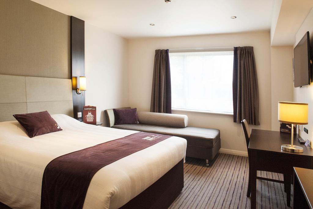 Premier Inn London City - Aldgate Room photo