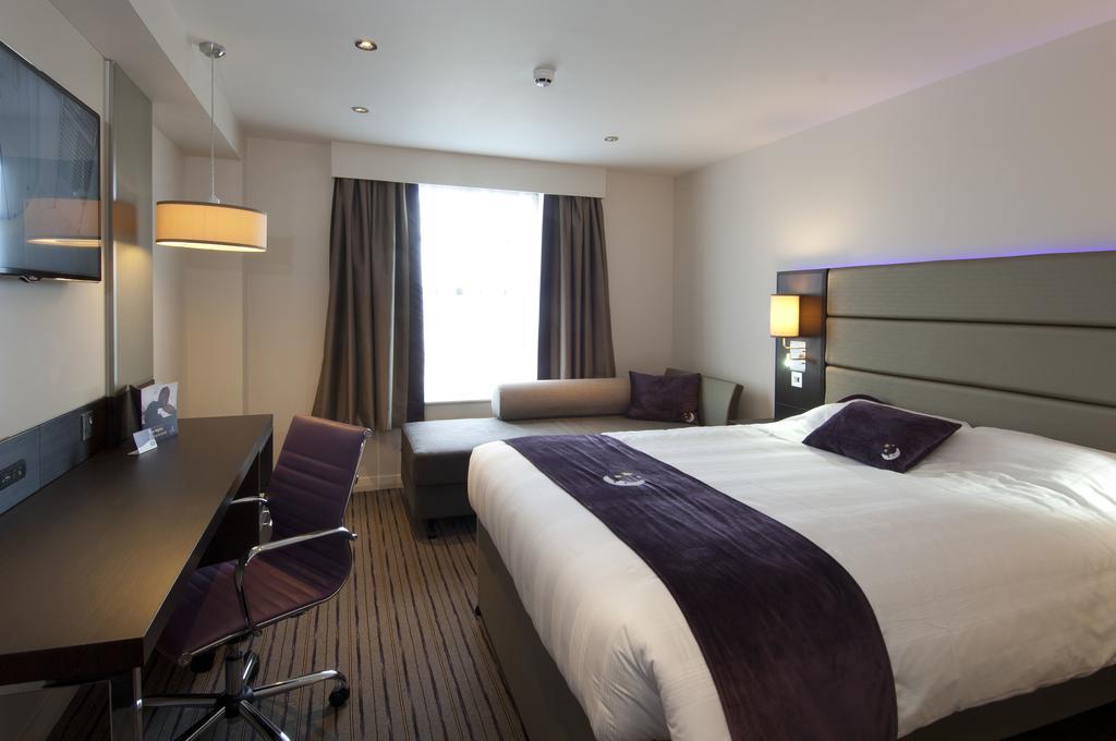 Premier Inn London City - Aldgate Room photo