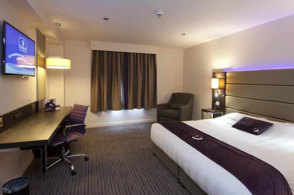 Premier Inn London City - Aldgate Room photo