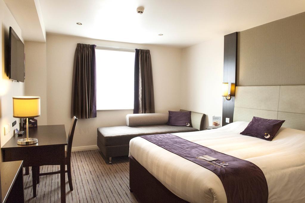 Premier Inn London City - Aldgate Room photo
