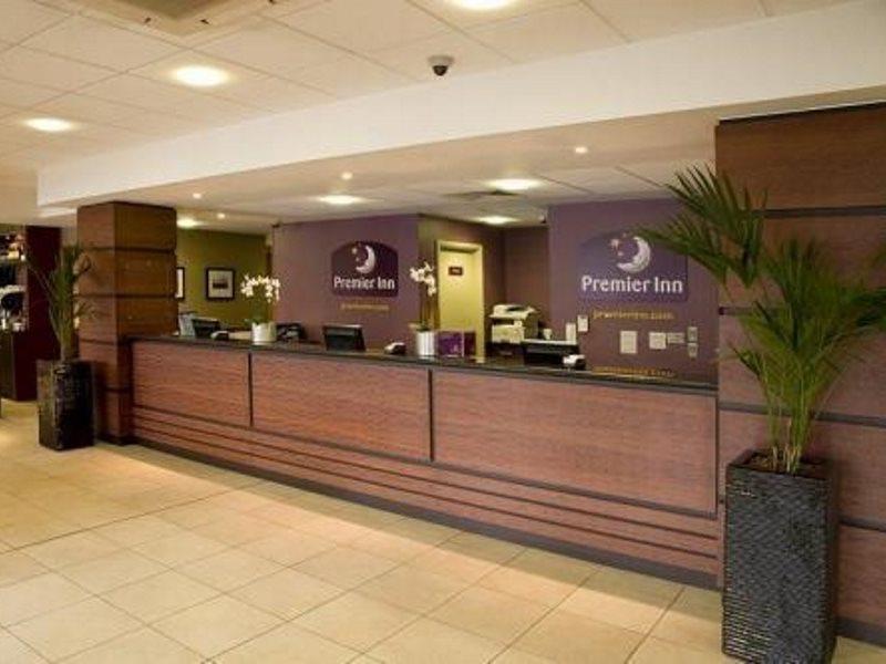 Premier Inn London City - Aldgate Exterior photo
