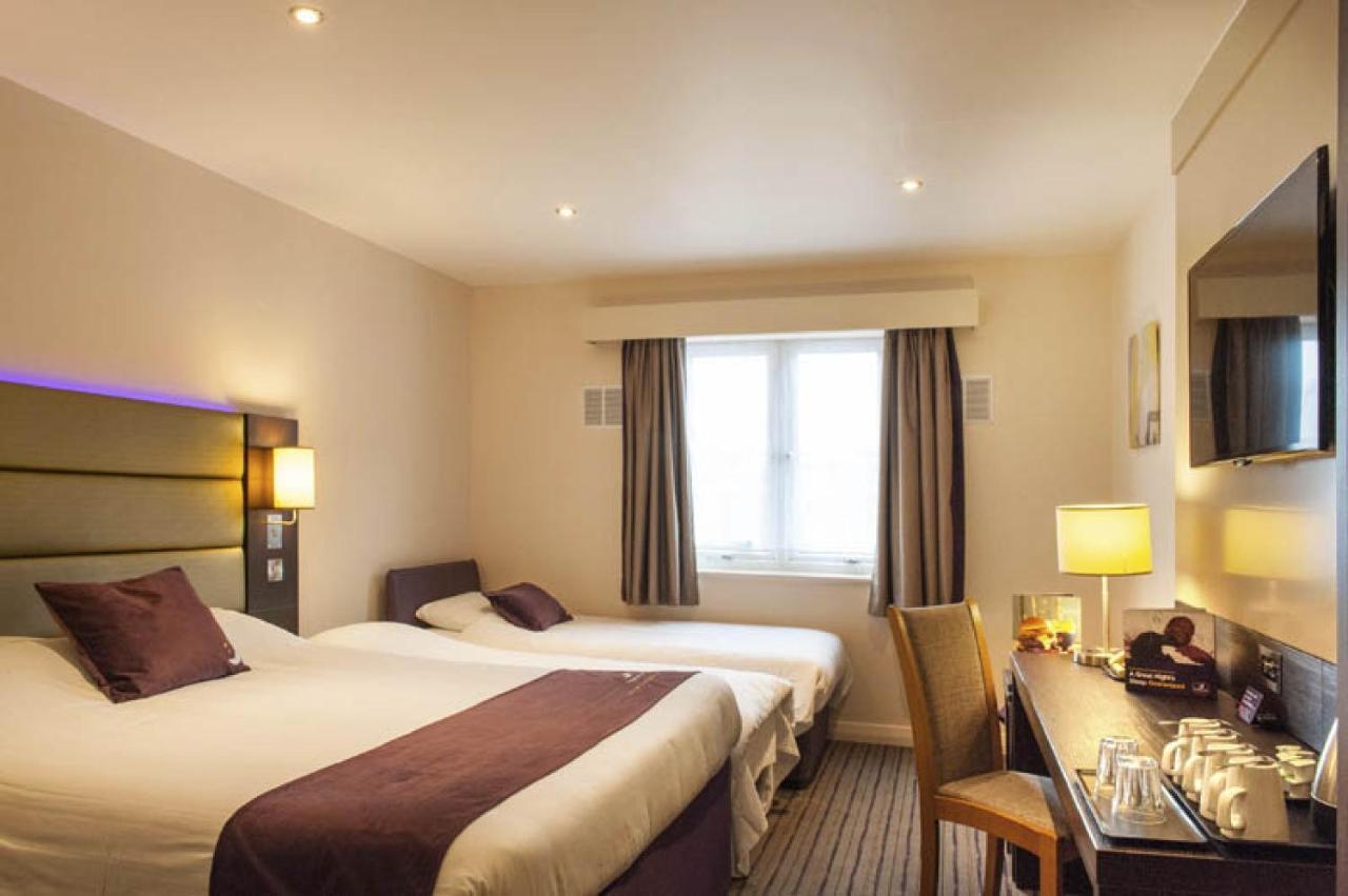 Premier Inn London City - Aldgate Exterior photo